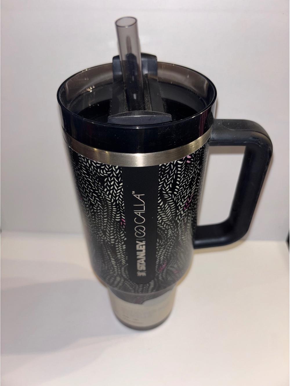 Stanley x CALIA 40oz Quencher H2.0 Tumbler Black Serpent Pink NWT Flaw - Picture 1 of 7
